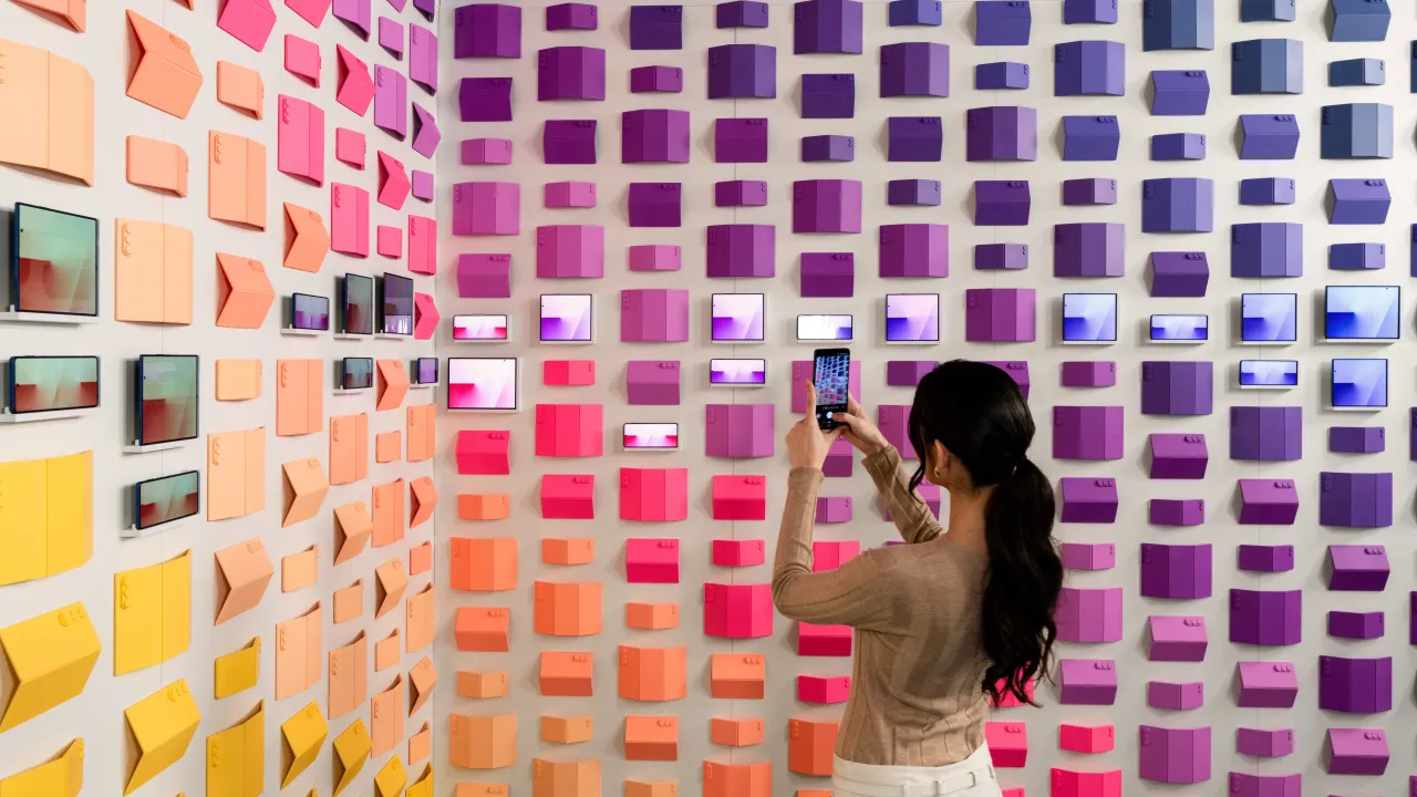 An exploration of the Samsung Galaxy’s foldable design across a spectrum of colour, form and experience