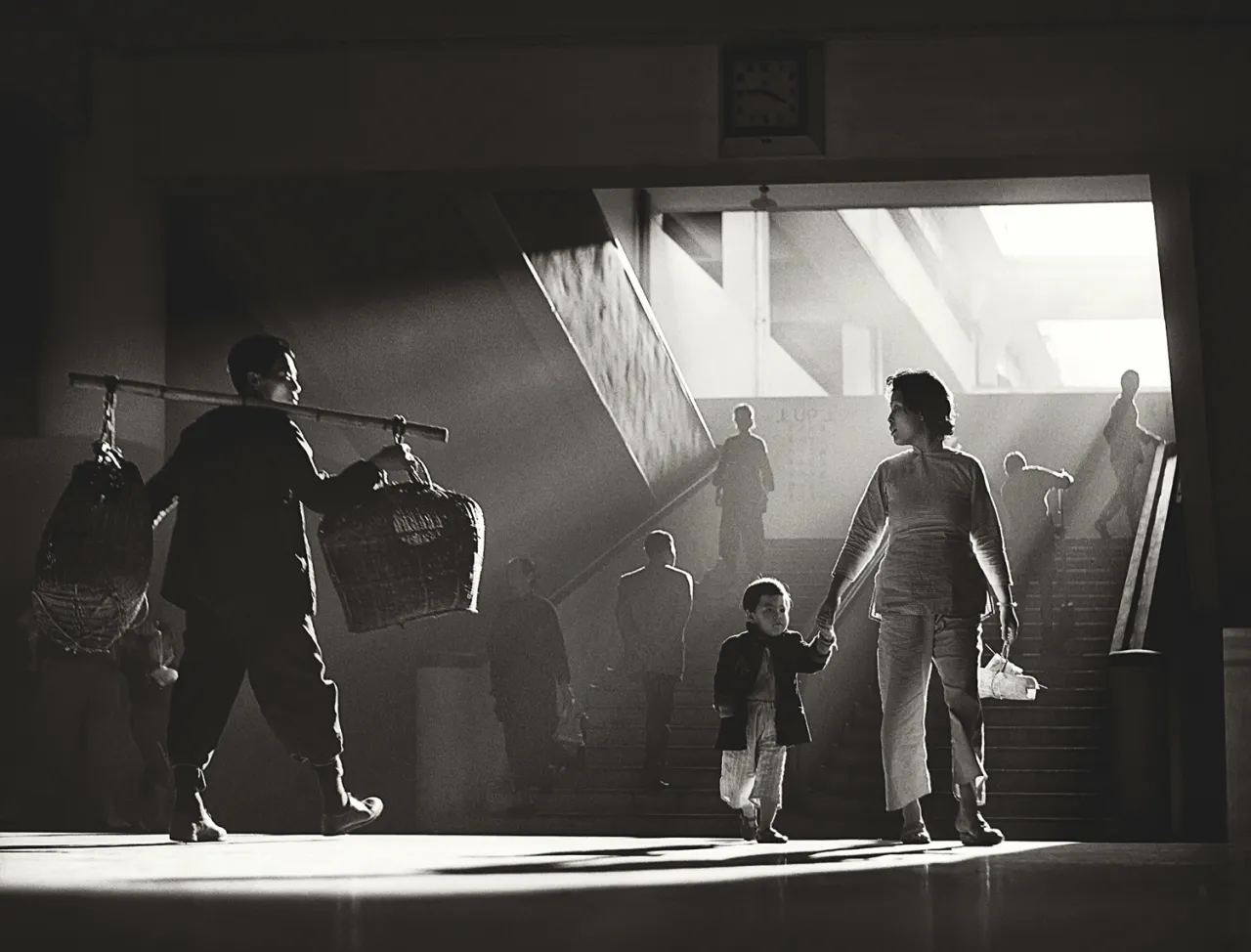 Fan Ho 'Quarter to Four(三點九・中環街市)' Hong Kong 1950s and 60s, courtesy of Blue Lotus Gallery