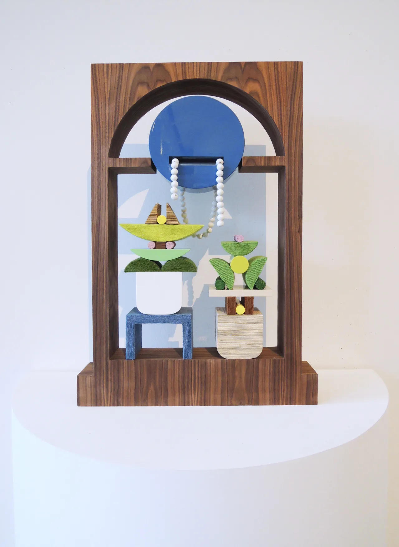 Chris Bogia, Windowsill Watcher (2018), Wood, Veneer, Yarn, Grasscloth, Paint and Lacquer, 99x58cm
