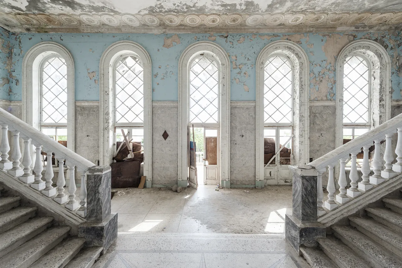 The impressive entrance hallway to a former Soviet sanatorium alongside the Russian Riviera. It was later reconverted into a hotel but was left abandoned since the Abkhaz-Georgian conflict. Gagra, Abkhazia. © Reginald Van de Velde