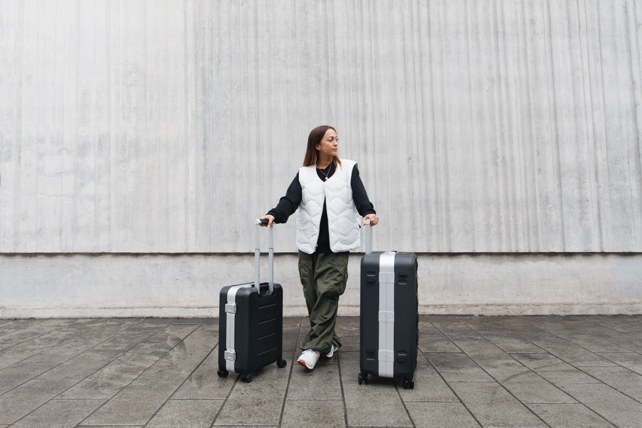 Ramverk Pro Front-access Carry-on by DB Journey