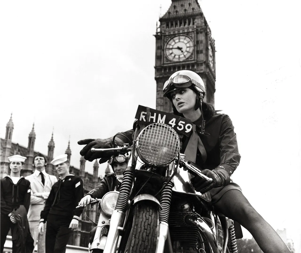 Gone by times, Renee at Westminster Bridge © Frank Habicht 2018