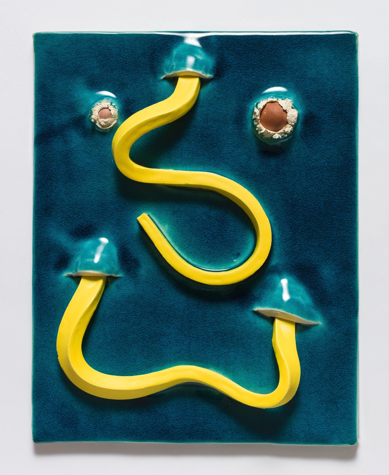 Jonathan Baldock, Maske XXIII, 2019, ceramic, 31 x 35 cm. Copyright Jonathan Baldock. Courtesy of the artist and Stephen Friedman Gallery, London