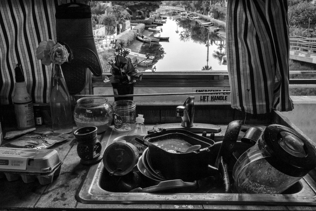 All images are copyright Dotan Saguy from the book Nowhere to Go but Everywhere published by Kehrer Verlag