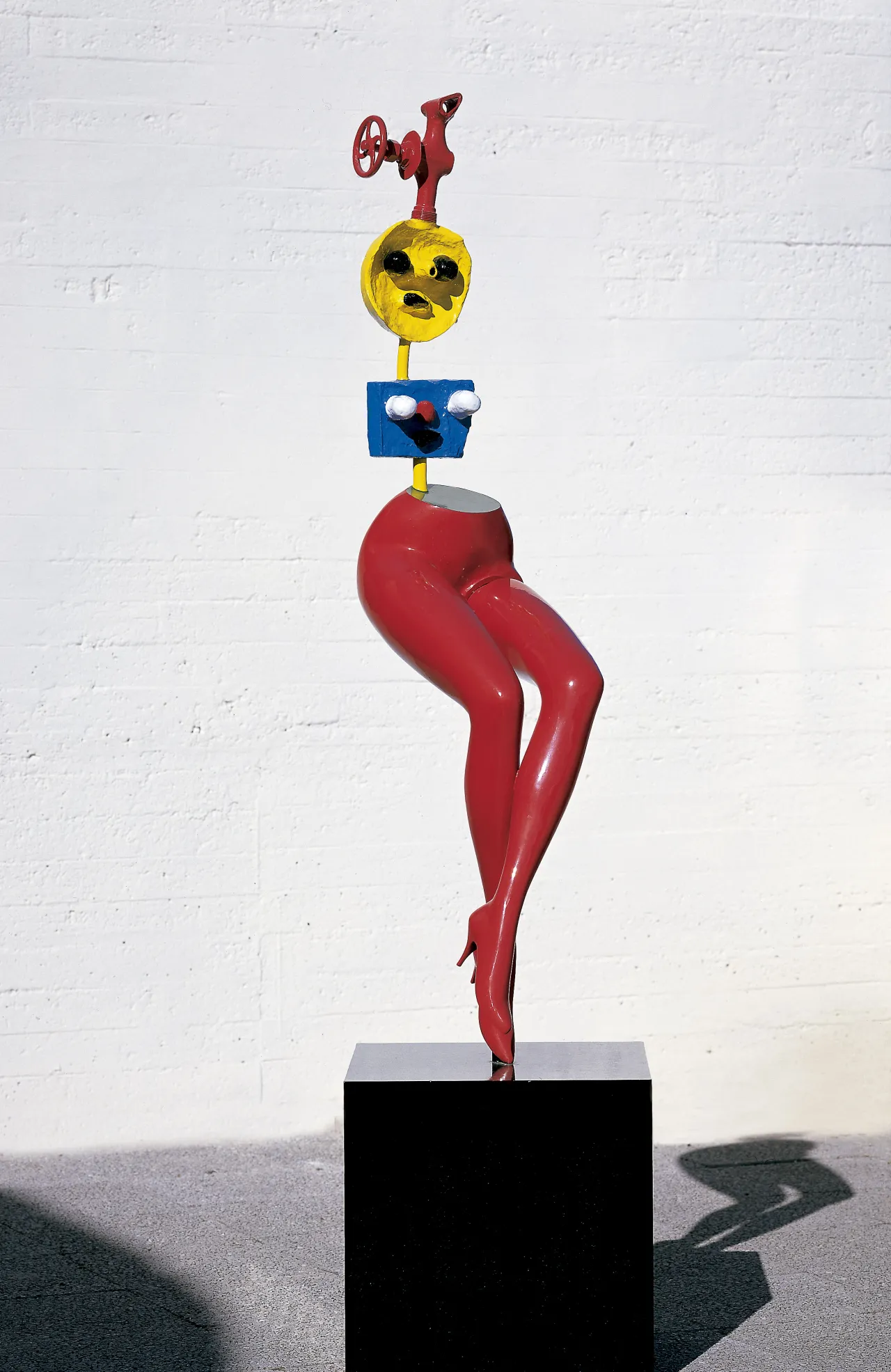 JOAN MIRÓ Jeune fille s’évadant, 1967 168 x 38 x 59 cm Painted bronze Susse Foundeur, Arcueil, Paris. Edition H.C. II/II. ©Successió Miró 2018