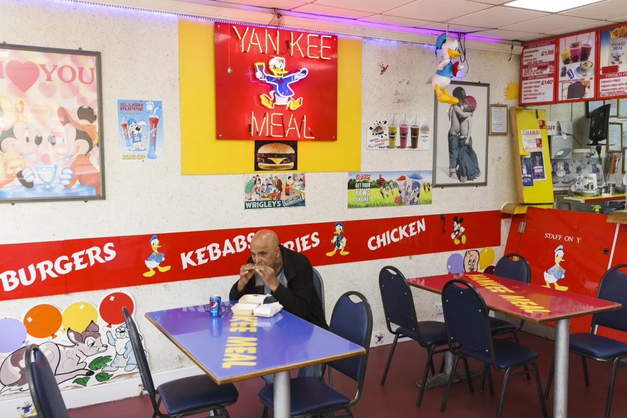 Yankee's Diner. Hessle Road, Hull, 2017 © Martin Parr / Magnum Photos