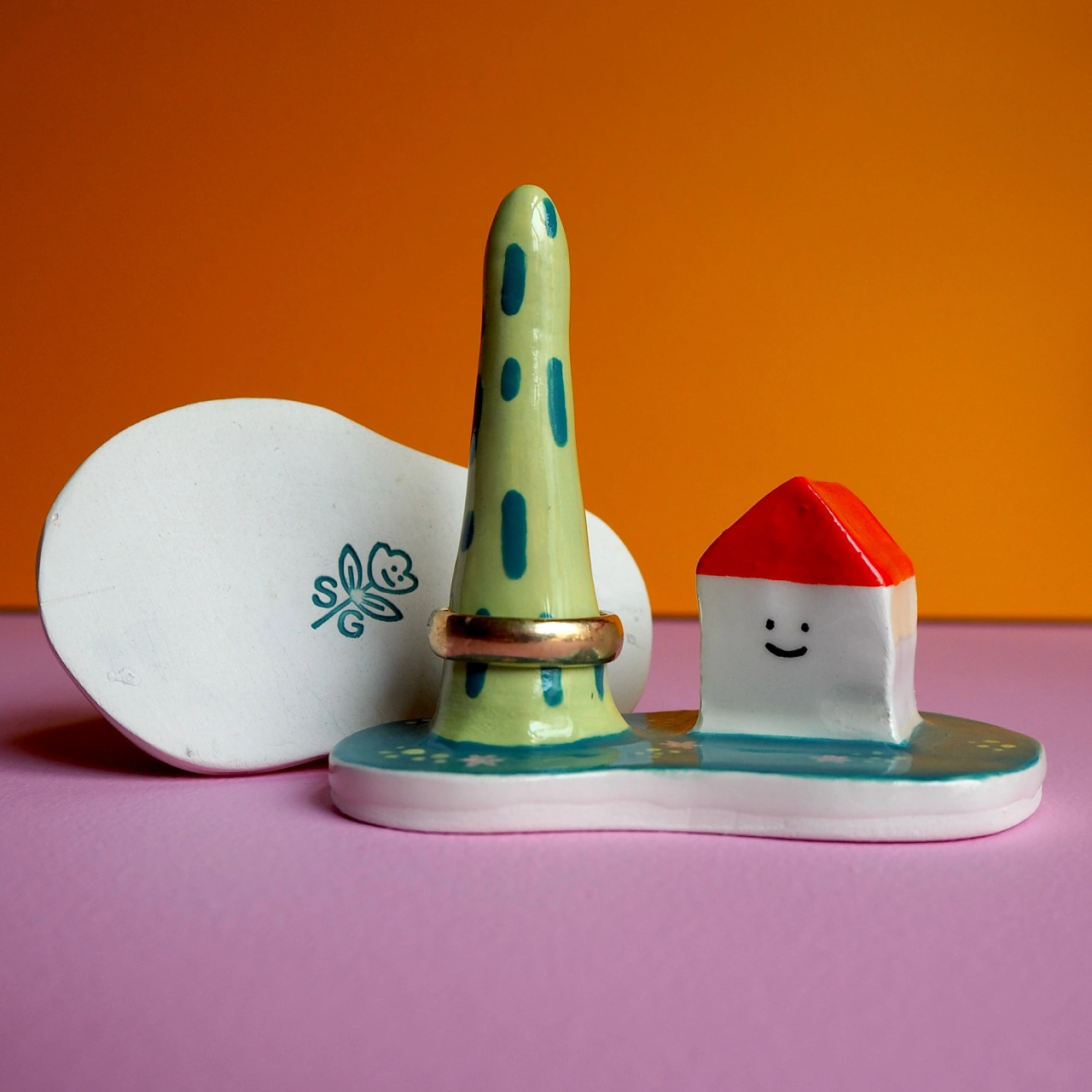 Ceramic Home Ring Holder, 2021 © Scotty Gillespie