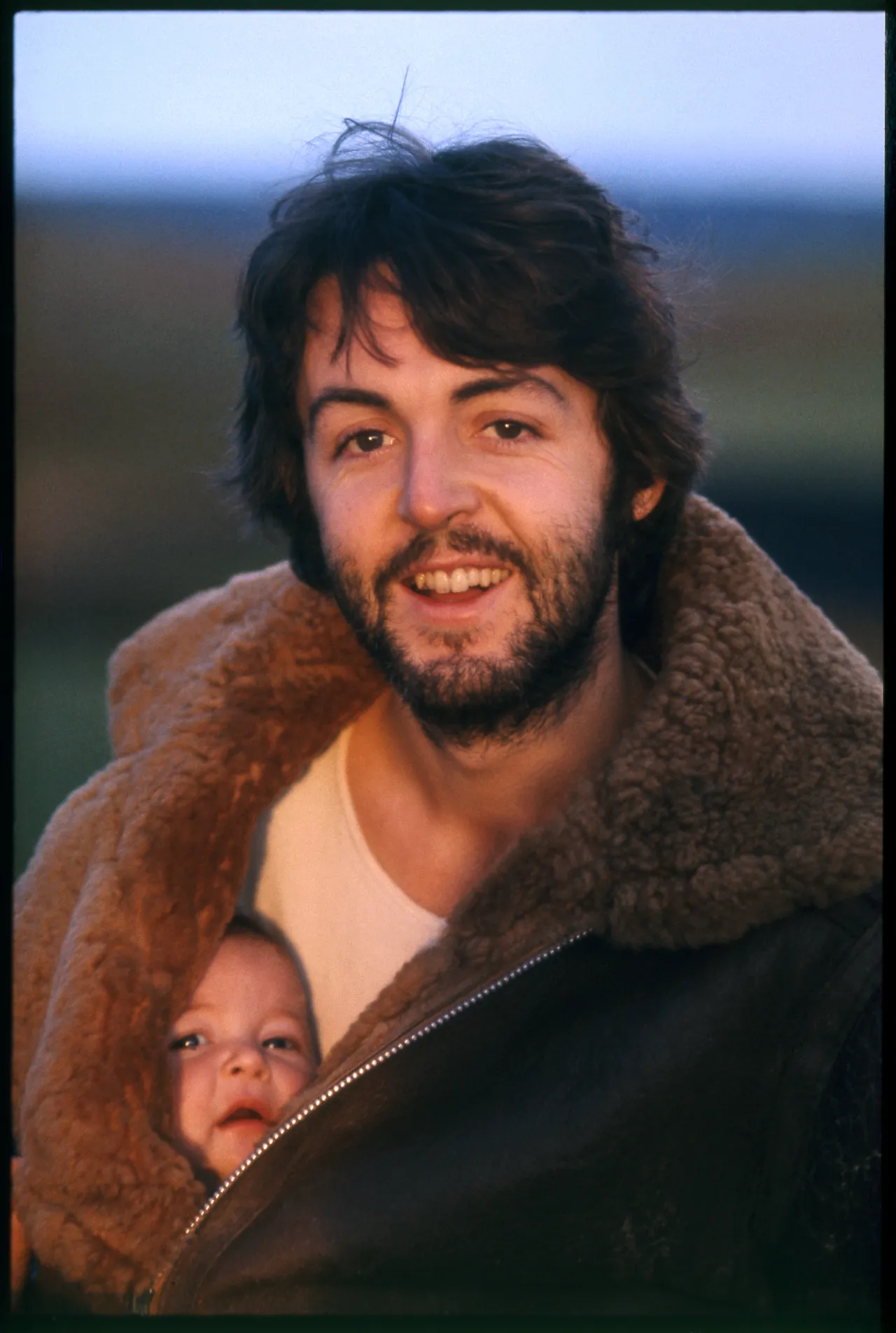 Linda McCartney (1941–1998) Paul and Mary. Scotland, 1970 Screen print © 1970 Paul McCartney / Photographer: Linda McCartney