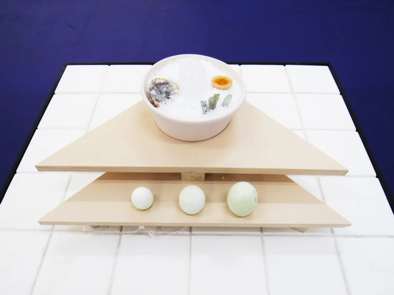 Alex Ebstein: Fad Bodies at VICTORI + MO, April 28 – June 4, 2017, Courtesy of the artist and VICTORI + MO