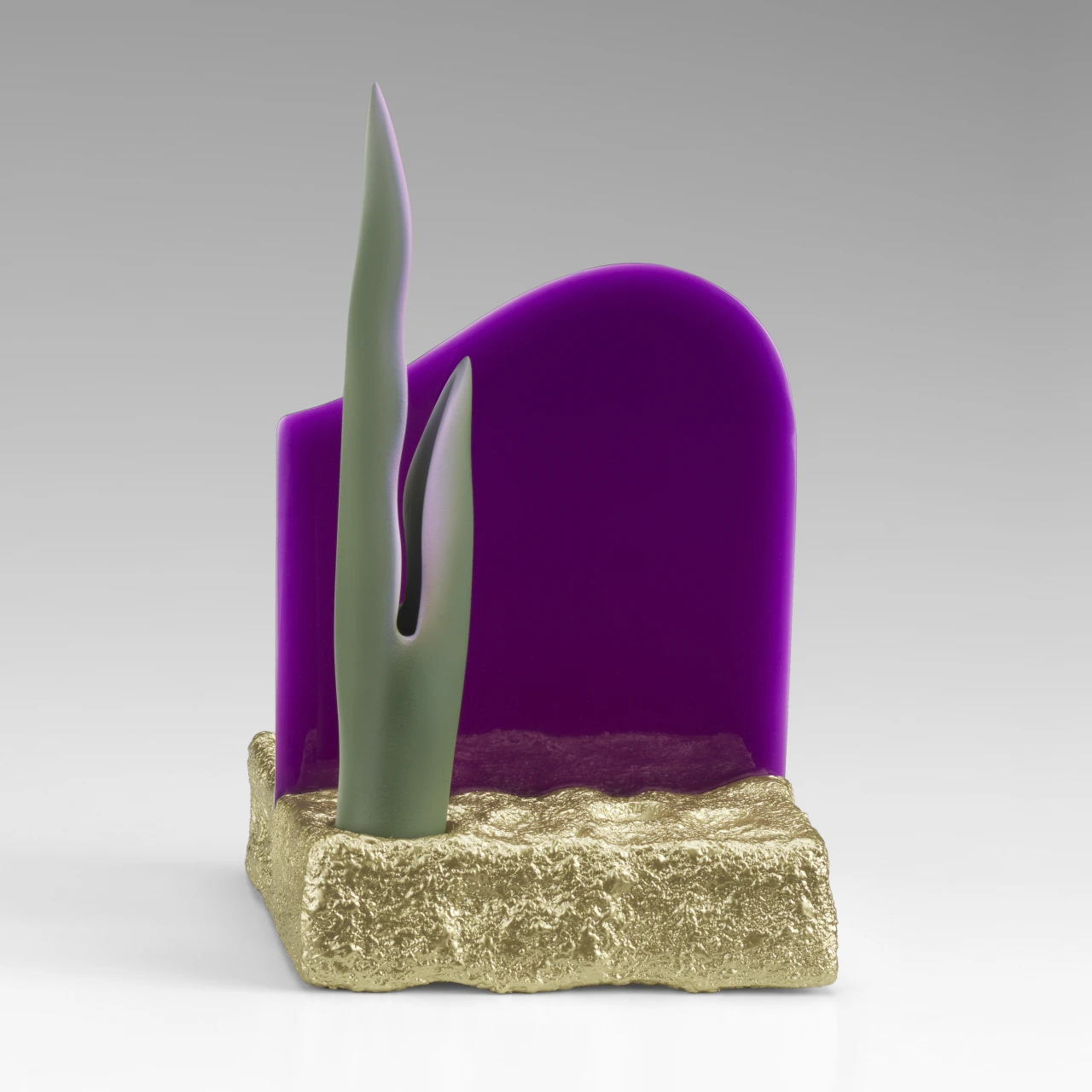 Ron Nagle, Ms. Artismal, 2018 Ceramic, catalyzed polyurethane, epoxy resin, acrylic 17 x 10 x 10 cm © Ron Nagle. Courtesy the artist and Matthew Marks Gallery / Modern Art. Photo: Don Tuttle